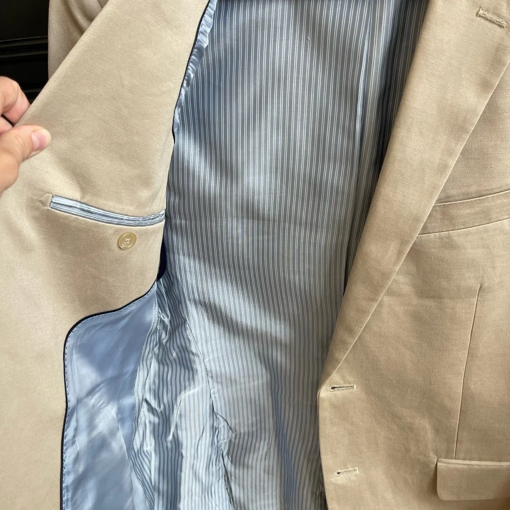 Banana Republic Men's Beige Blazer & Pants - Picture 5 of 9